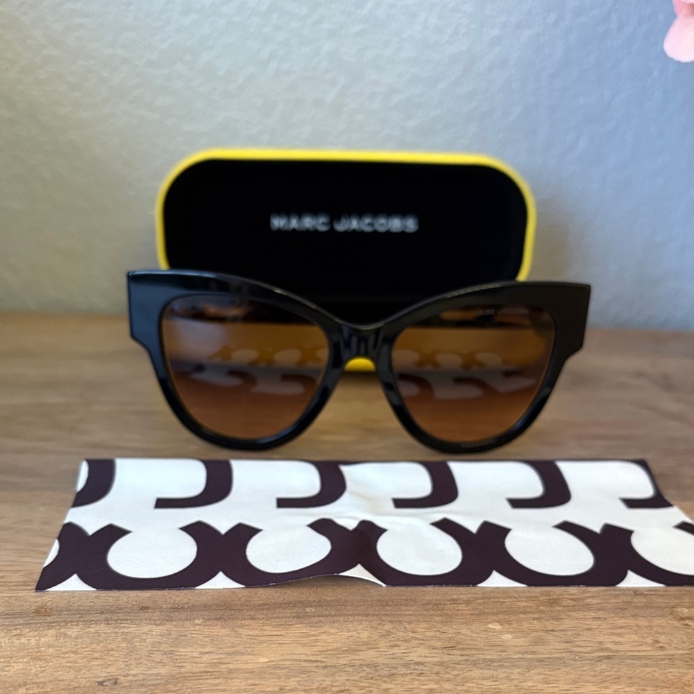 Marc Jacobs Black Frame Sunglasses with Brown Lenses - Picture 2 of 8